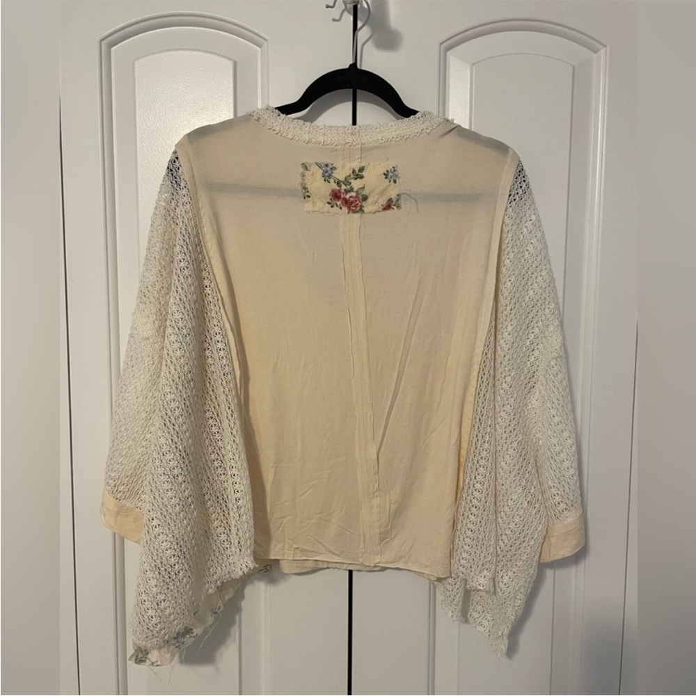 POL V-Neck Crochet Patch Oversized Top Size Medium - Picture 4 of 11